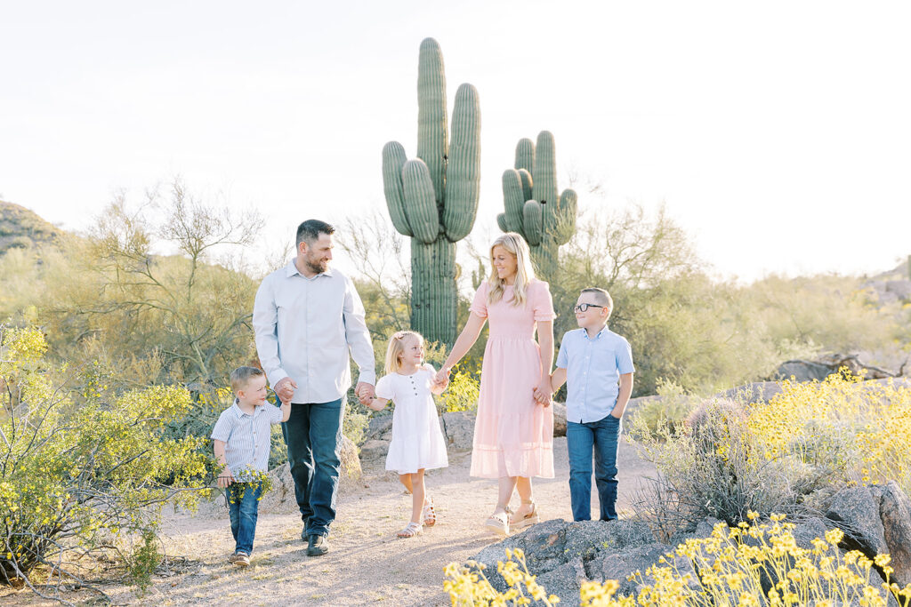 Family picture in the desert, Mesa Arizona Photographer